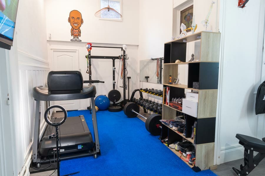 salle-avec-tapis-et-alteres podologue paris salle avec tapis et alteres